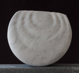 Monde, aus Marmor, Stein Skulptur von Bildhauer Klaus W. Rieck