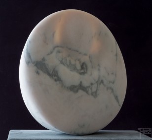 Mondstein, aus Marmor, Stein Skulptur von Bildhauer Klaus W. Rieck