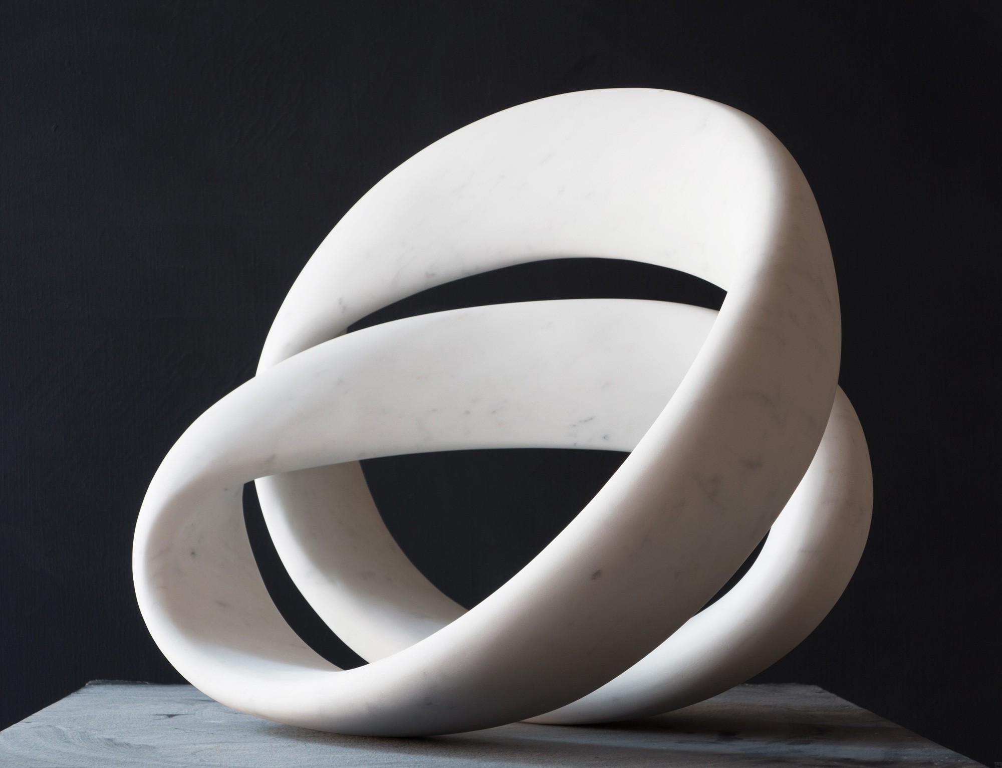 Lightloop | Stone sculpture | Marble | Klaus W. Rieck | weartberlin